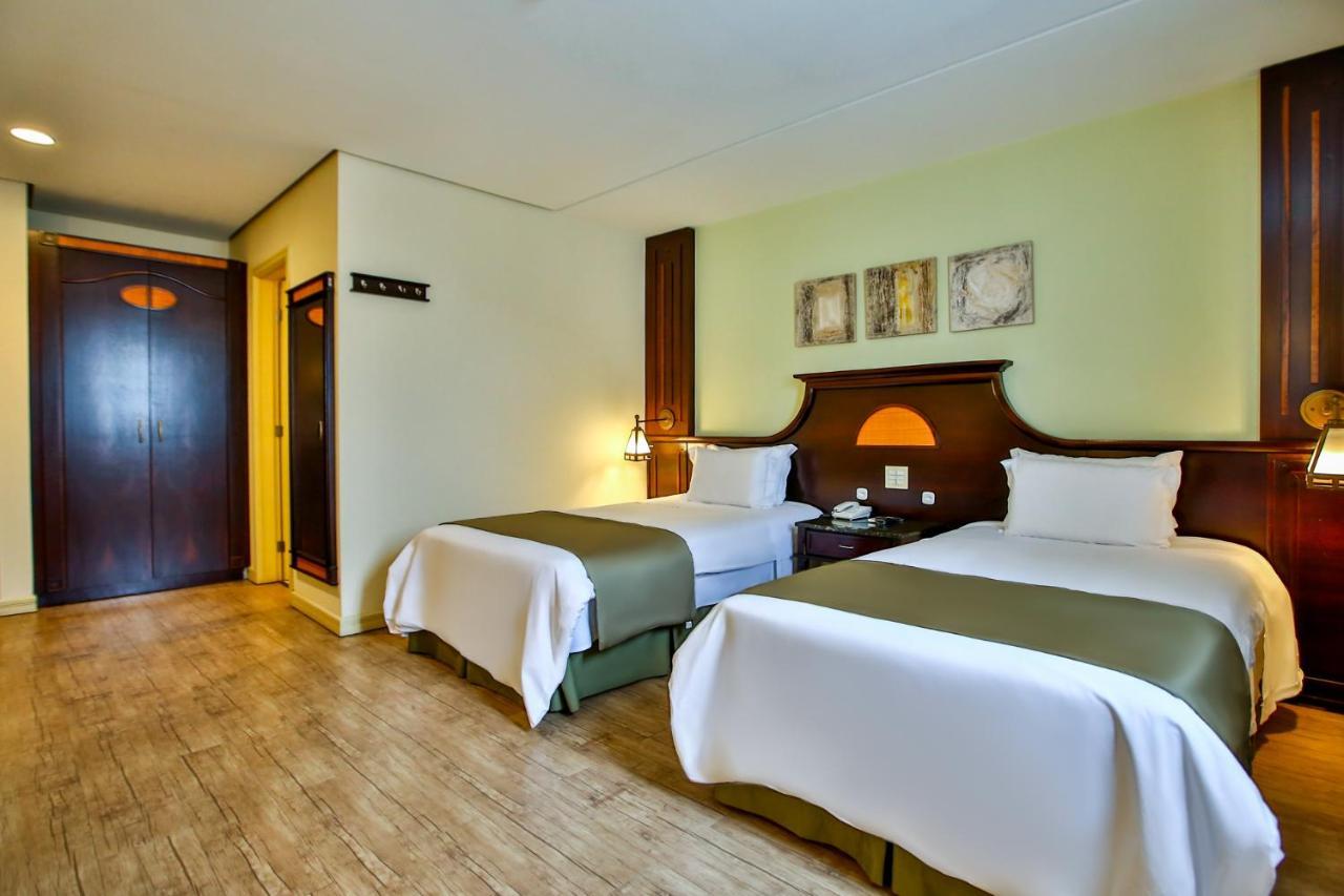 Quarto Twin Standard